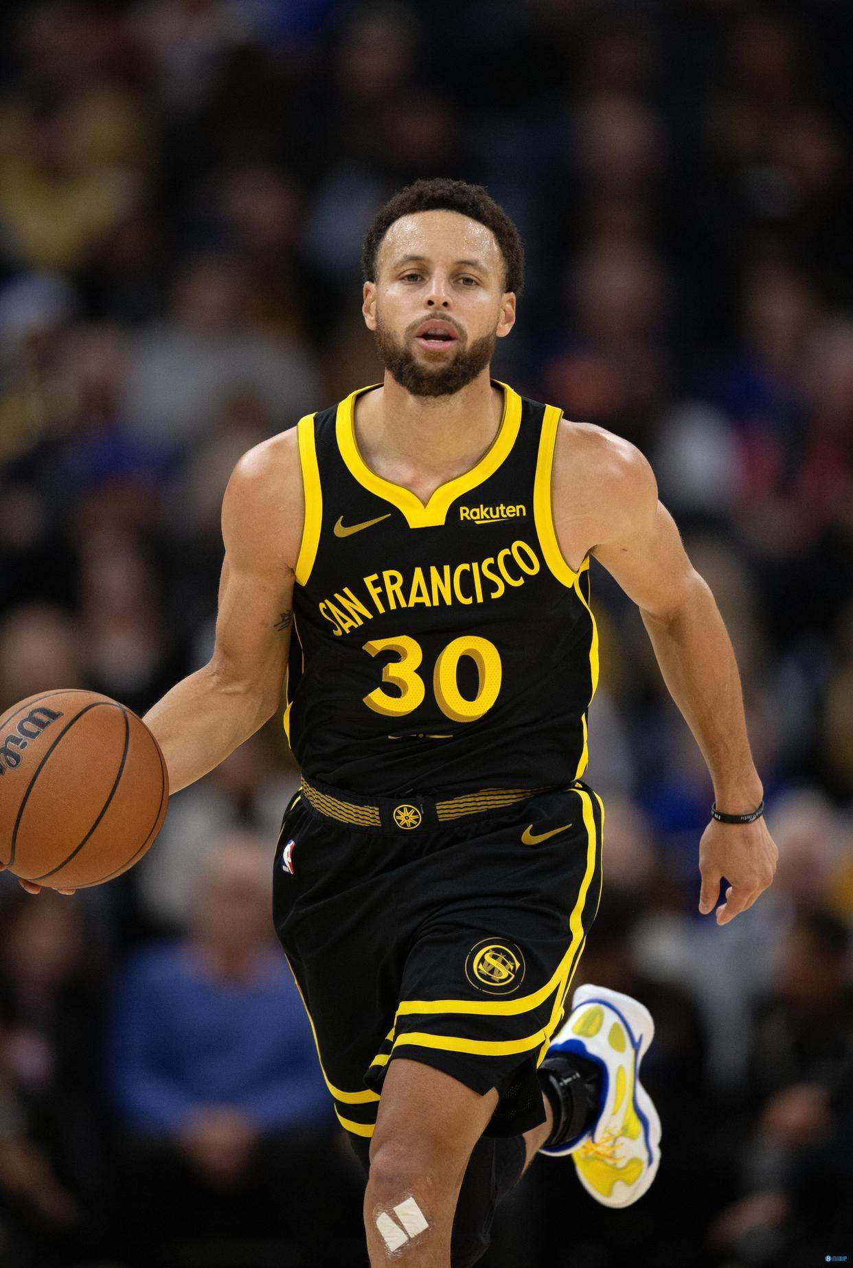 戴格诺特率队首节41分，马刺遭遇开局困境（戴格诺特麾下首节轰下41分，马刺陷入开局被动）