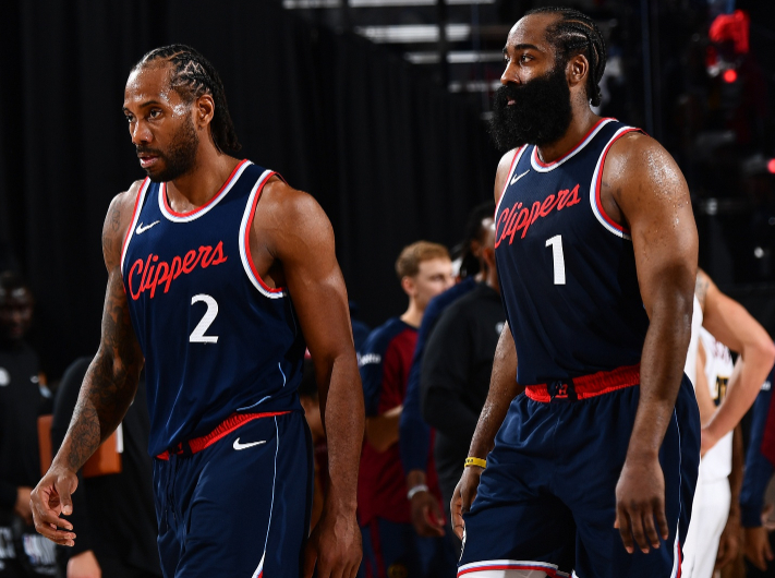 世欧预战报：凯恩双响制胜，英格兰2-0阿尔巴尼亚小组全胜收官（凯恩梅开二度制胜，英格兰2-0阿尔巴尼亚，世欧预小组全胜收官）