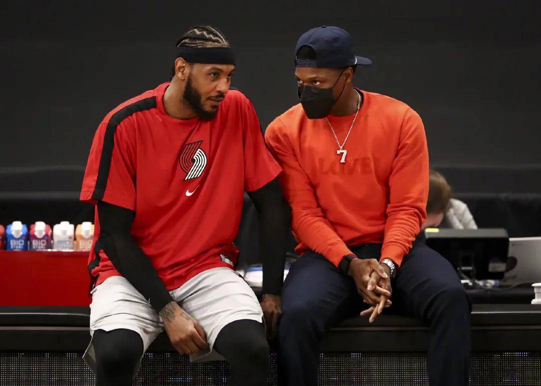 媒体人：上海主场入场人数破万，创造上海体育馆男篮观赛纪录（媒体称上海主场观众破万，刷新上海体育馆男篮观赛纪录）