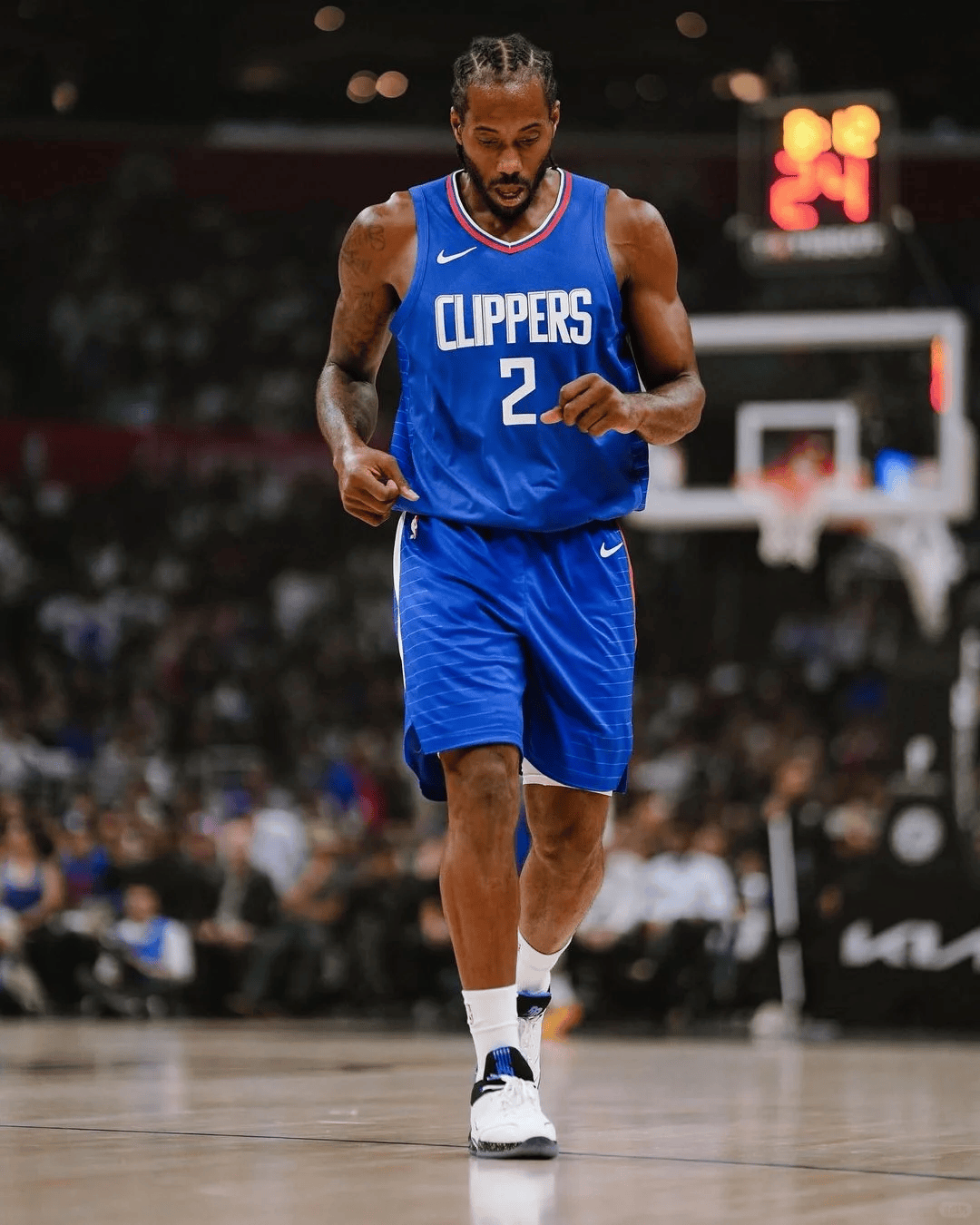 名宿：在我看来莱奥是边锋不是前锋；他配得上米兰10号球衣（名宿：莱奥更像边锋而非前锋，配得上米兰10号战袍）