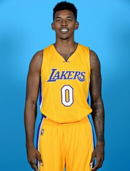 拉齐奥球迷抗议俱乐部导致球场空荡荡，洛蒂托：我不接受威胁（球迷抗议致拉齐奥主场冷清，洛蒂托回击：绝不接受威胁）