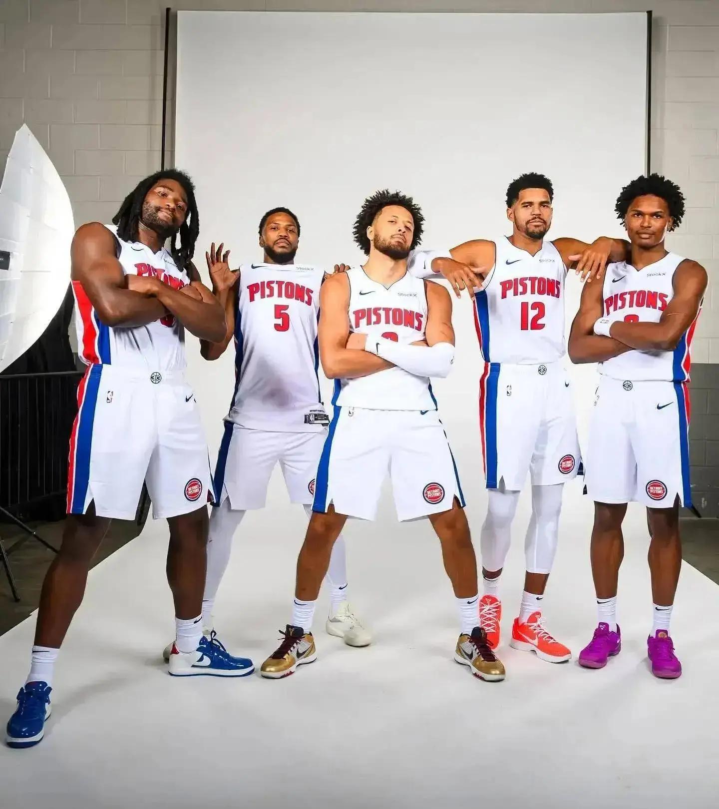 圣诞大战胜场数排名：湖人25次领跑，詹姆斯个人11次（圣诞大战胜场榜：湖人以25胜居首，詹姆斯个人拿下11胜）