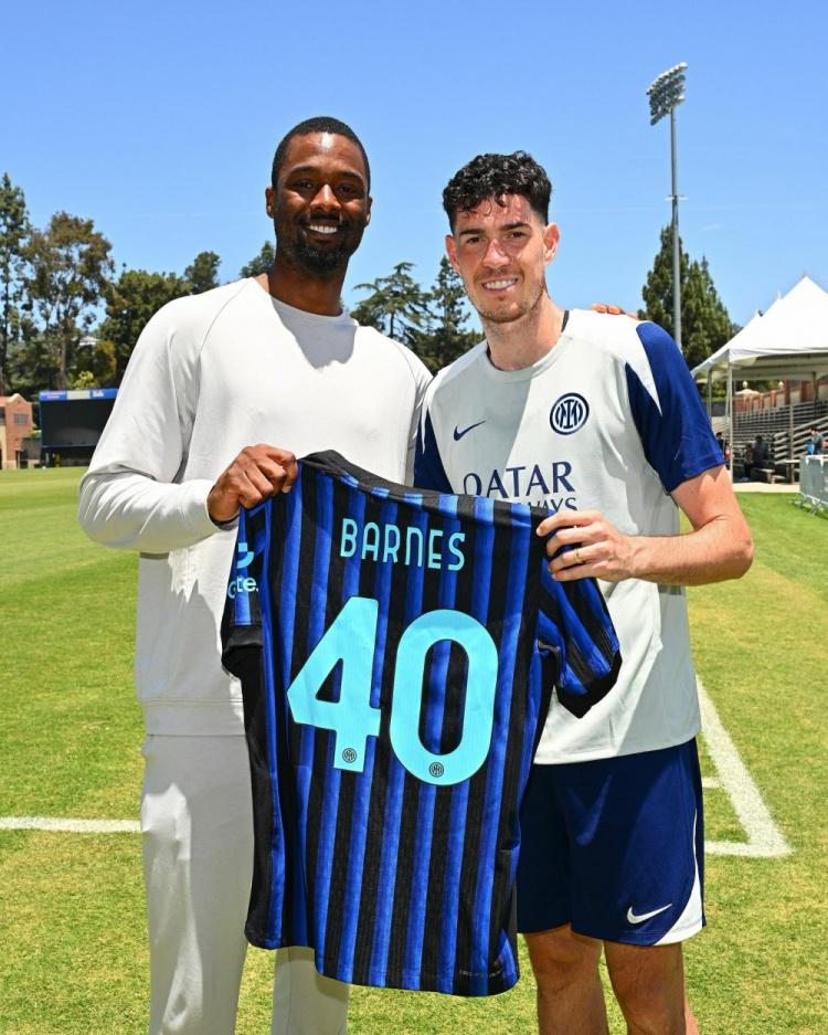 霍福德参加全部训练，坐骨神经痛问题已痊愈（霍福德全面恢复训练，坐骨神经痛已完全康复）