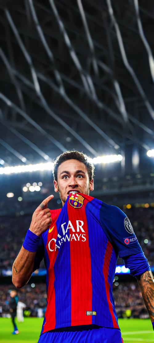 梅西路过回家，重返巴萨诺坎普球场。1800w点赞。（梅西再临诺坎普，回家一刻收获1800万点赞）