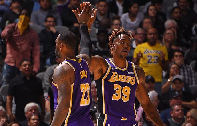 NBA每日最佳：约翰逊背靠背三双&拉文42分，哈登34分里程悲（NBA今日焦点：约翰逊连续两场三双、拉文狂砍42分，哈登34分里程碑成遗憾）